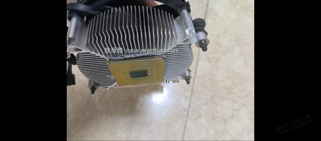 求助，5700g换散热器粘住了，上次底座拔烂了，这次没烂，不知道怎么放回去 - 线报酷