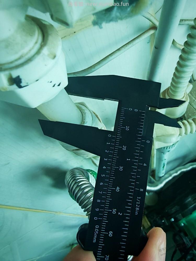 兄弟们，这种管子是什么材质的？狗日的维修 - 线报酷