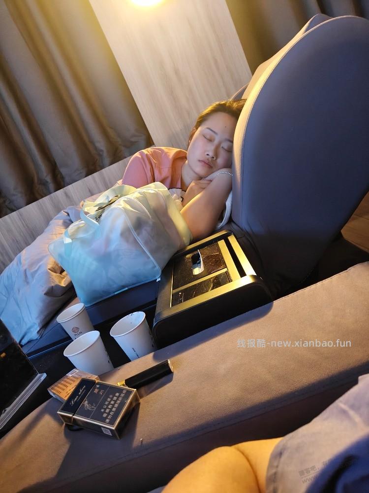 替朋友问，旁边的漂亮妹子怎么搭讪? - 线报酷