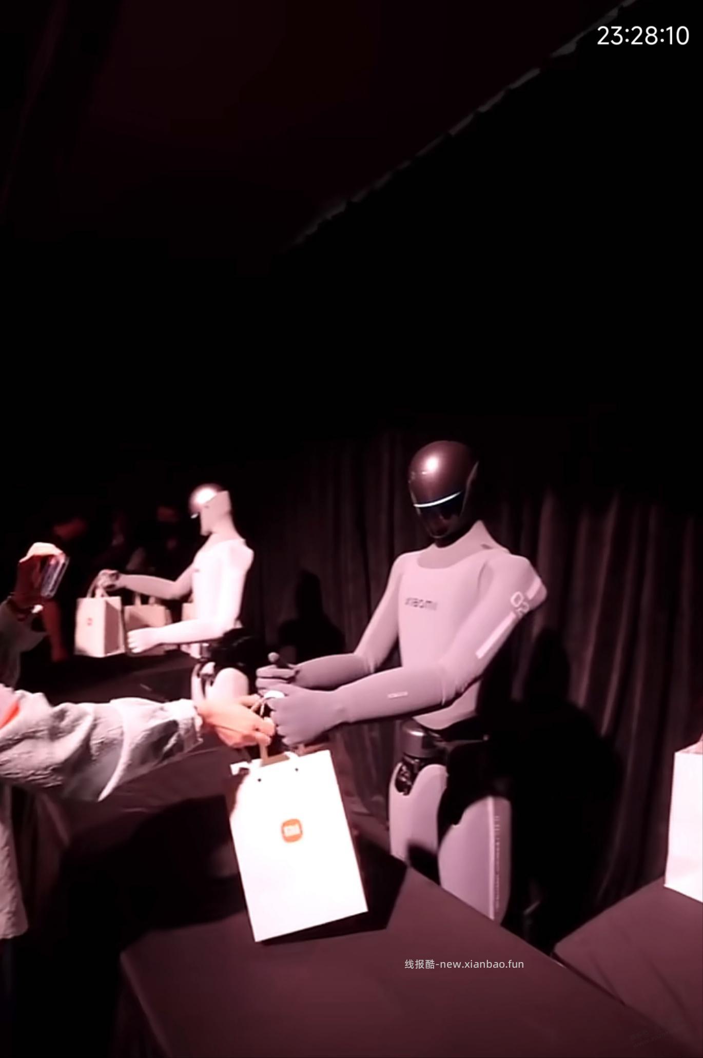 小米机器人进化这么快，牛 - 线报酷