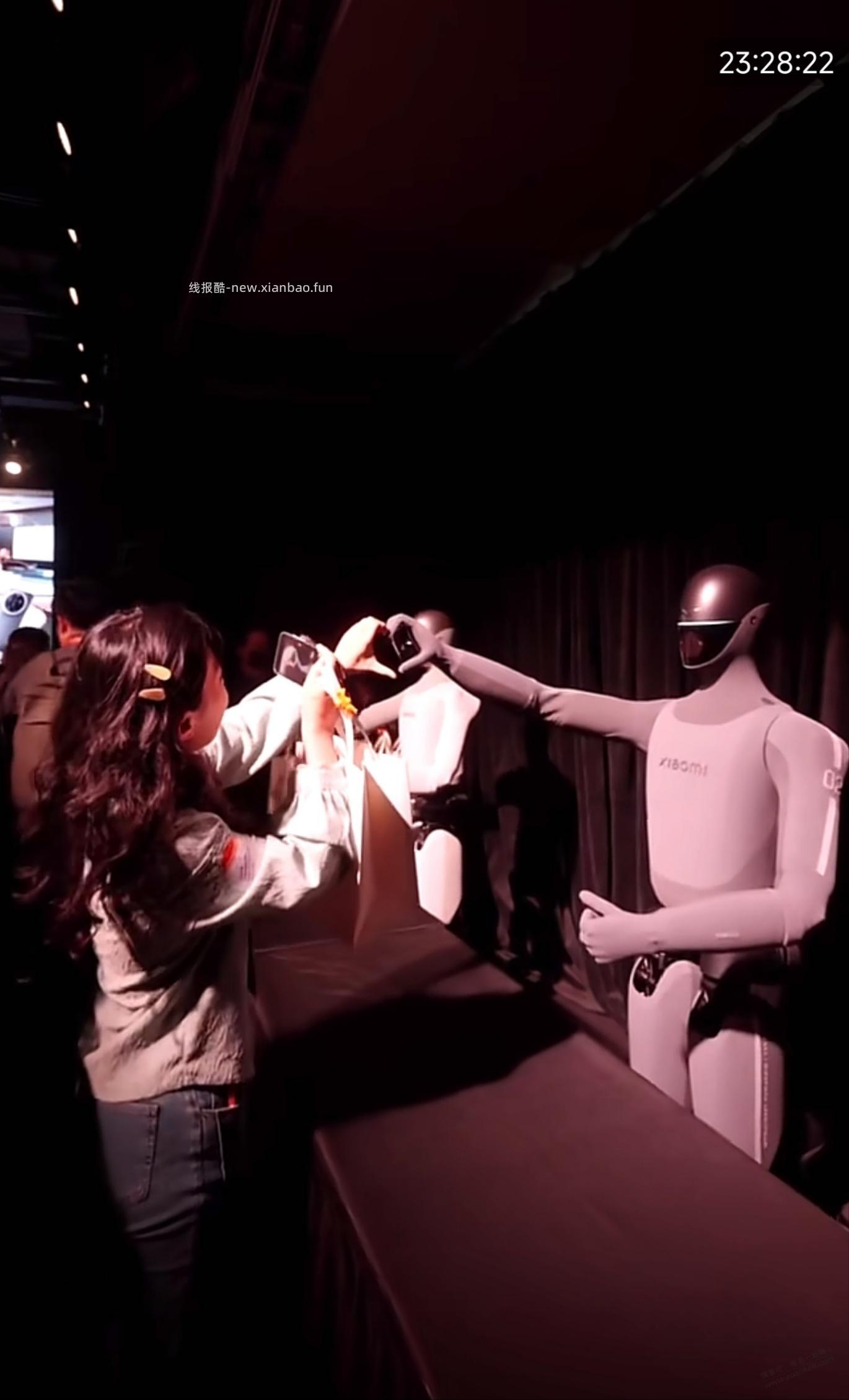 小米机器人进化这么快，牛 - 线报酷