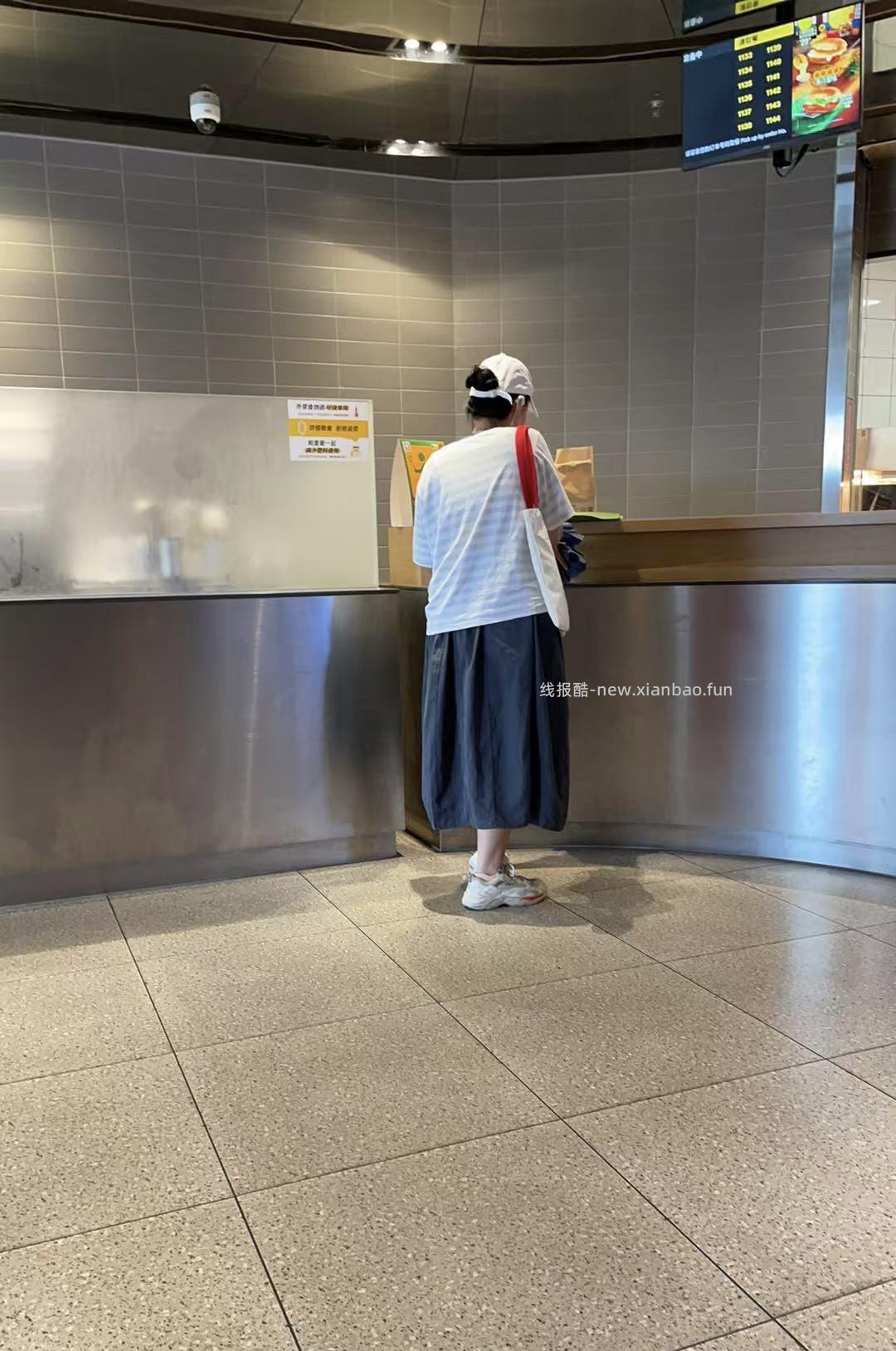 刚麦当劳，拿免费板烧鸡腿堡 回来 - 线报酷