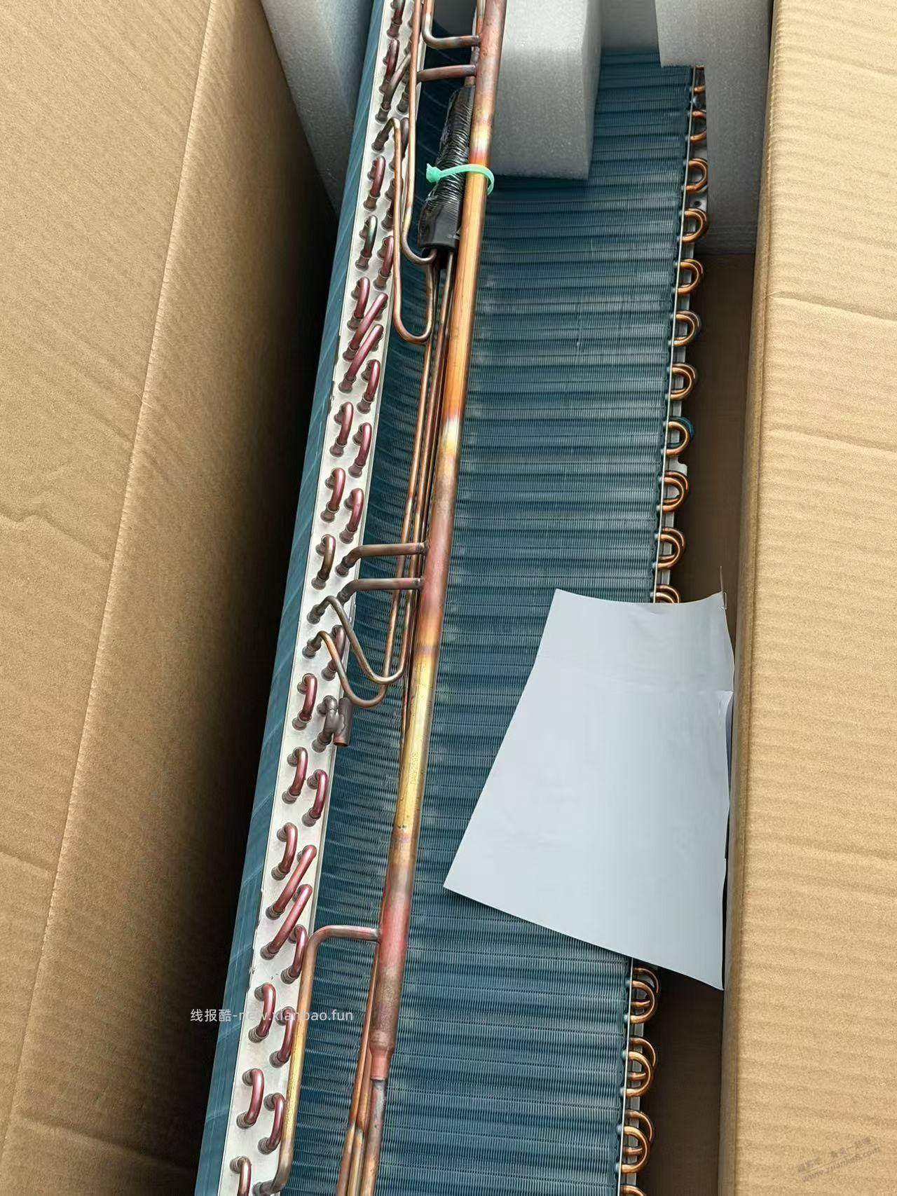 空调换蒸发器的师傅来了 希望更换了就没异味了 - 线报酷
