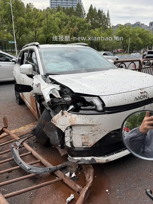 下班路上看到的惨烈车祸 - 清风线报