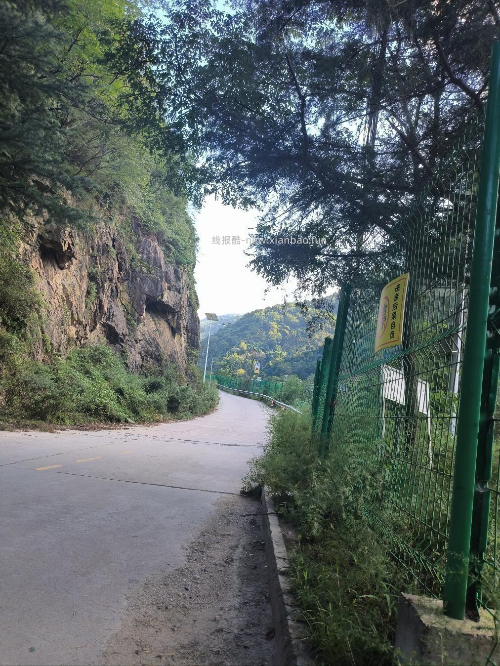 在山里爬山 - 清风线报