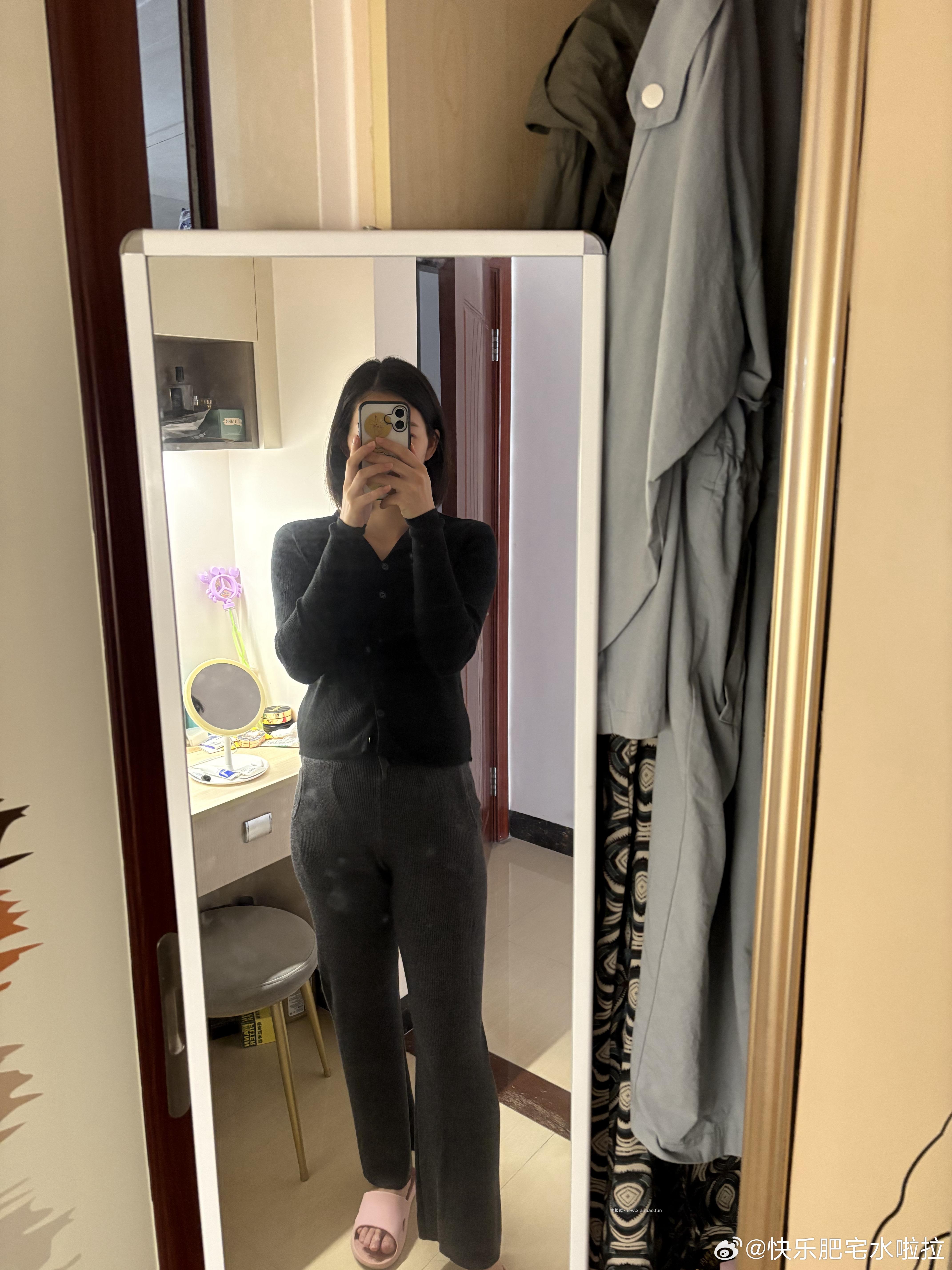 我前几个月胀气 穿不了别的裤子 全靠两条澳毛裤撑到了现在 终于等到了上新裤子 - 线报酷