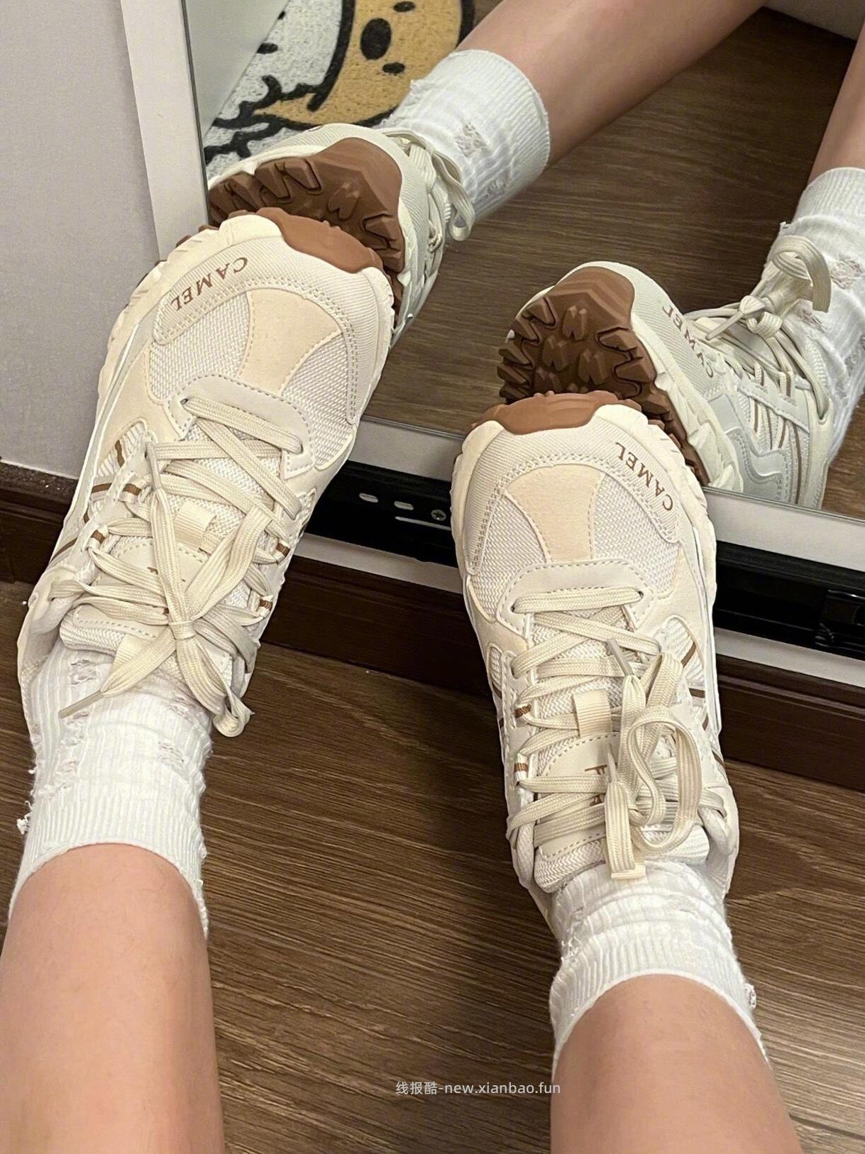 骆驼这双奶昔白登山鞋 有木有看上的 - 线报酷