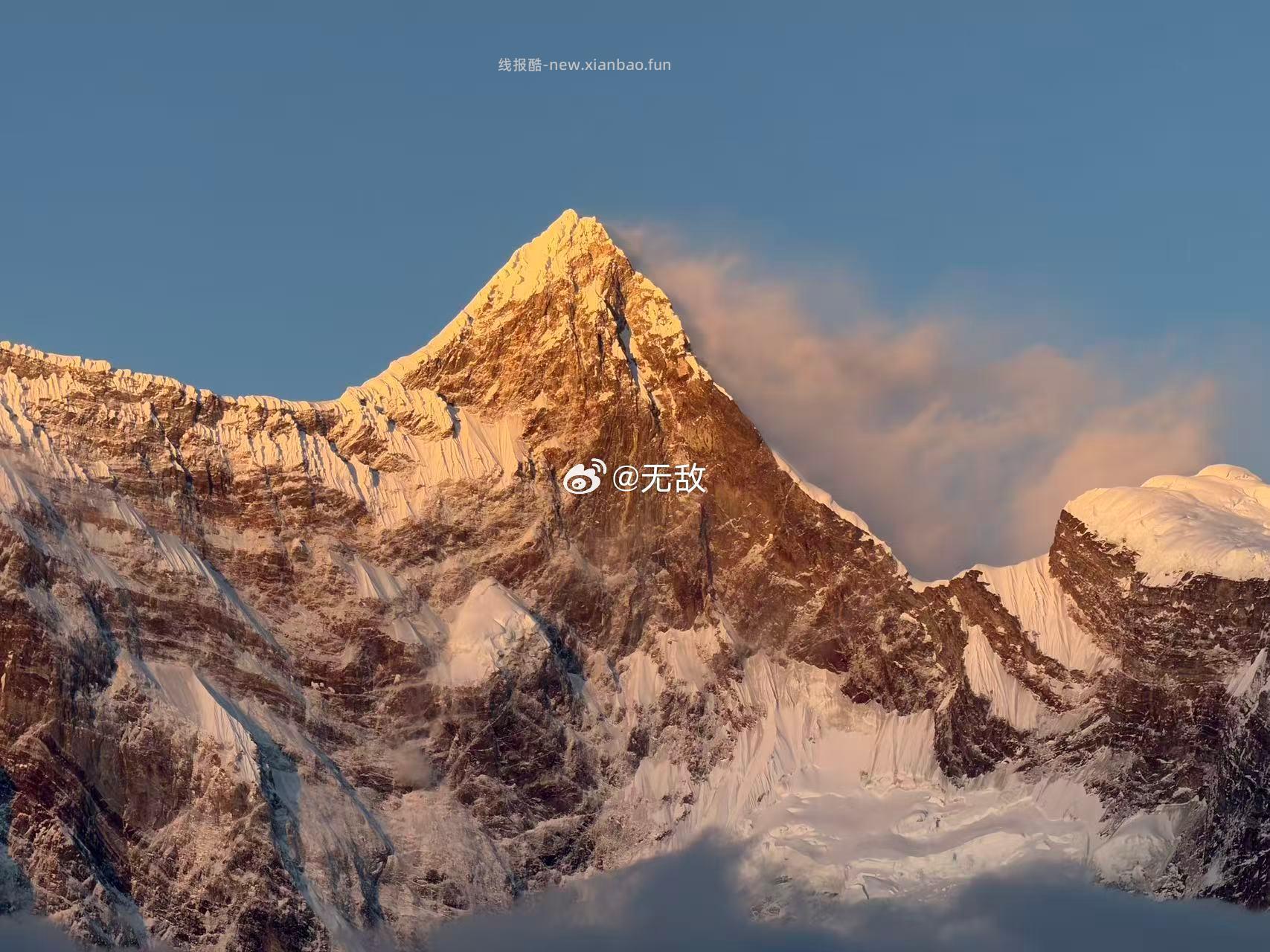 朋友现场发来了 分享给大家 据说 看到日照金山的人都会幸运一整年 - 线报酷