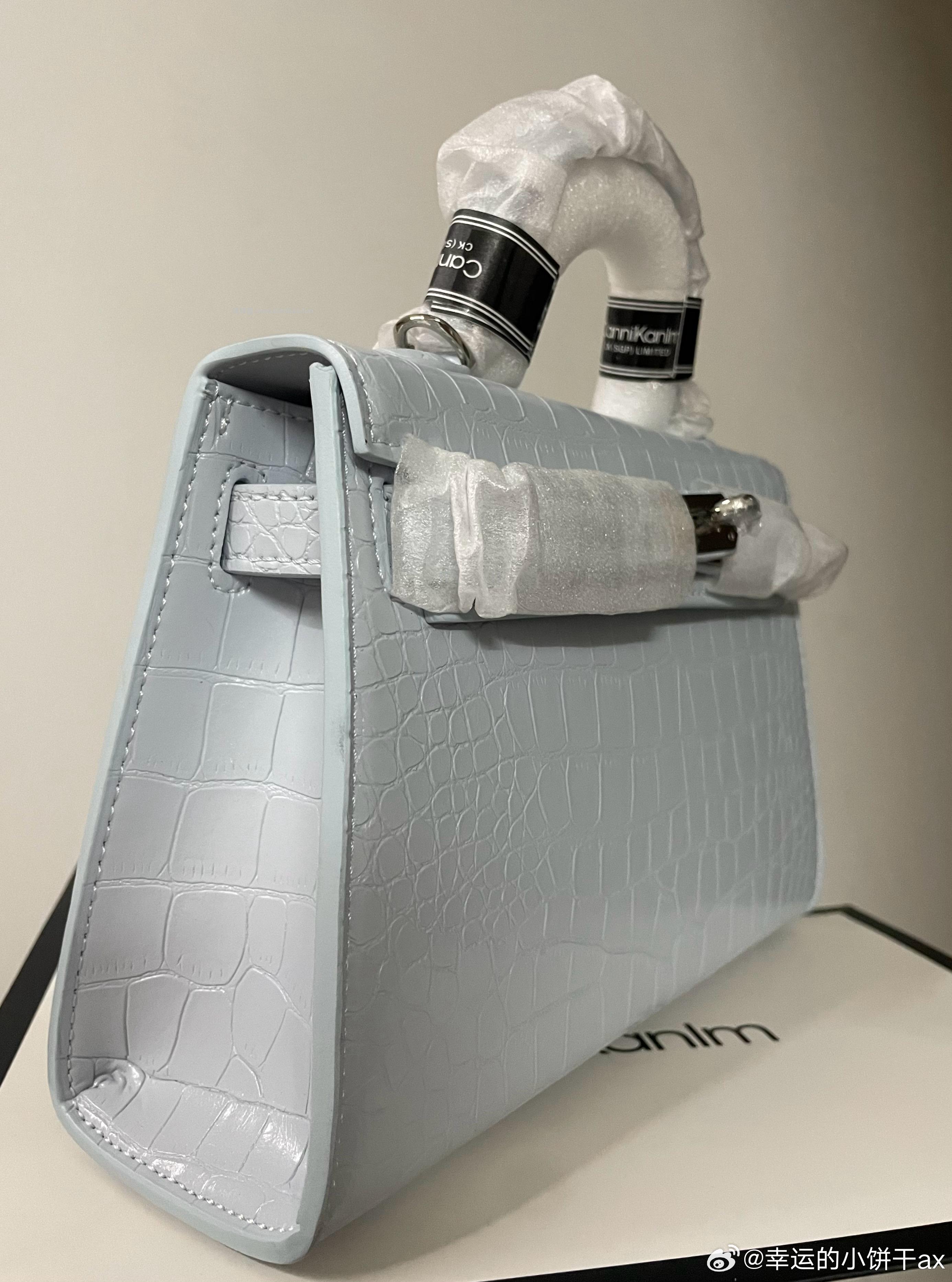 包包反馈 白色的皮软一点 但不是纯白色 个人觉得这个白有点显脏 想换其他颜色 - 线报酷