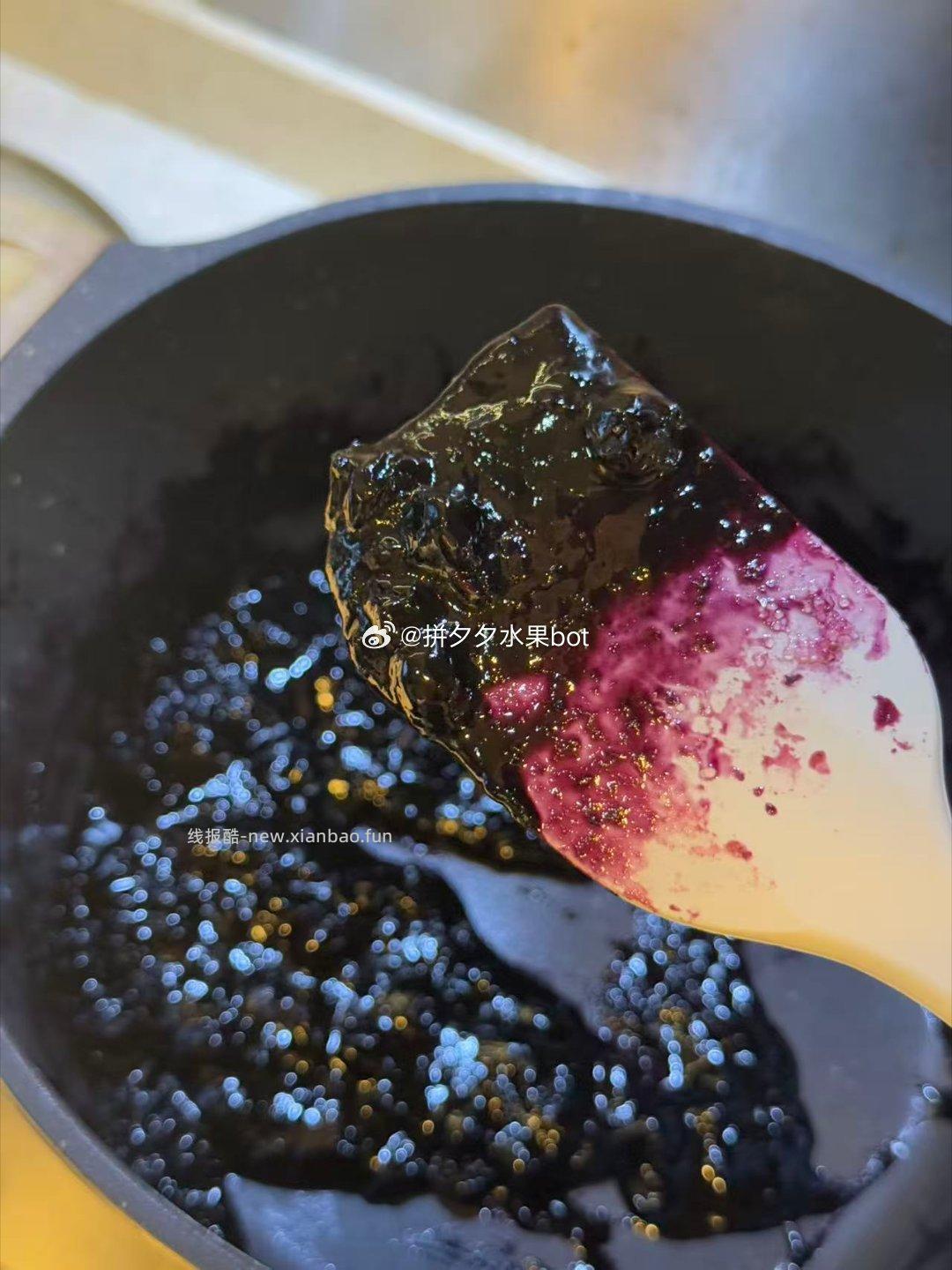 分享一下我最近做的超简单蓝莓酱做法 准备:蓝莓500g/细砂糖或者冰糖100 - 线报酷