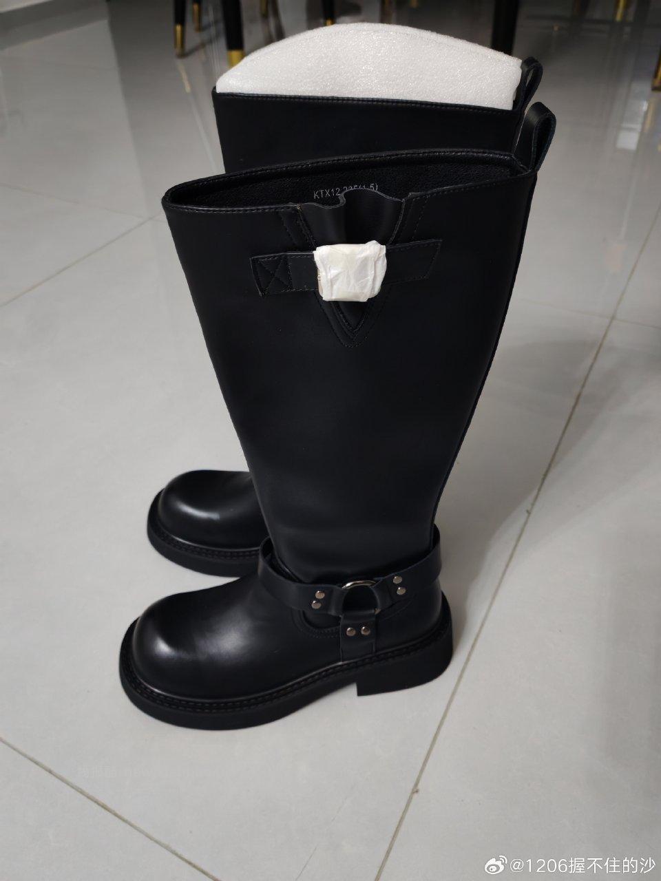 tmy到了丑哭了太难看了不好穿鞋头那里空好多中间那里挤脚穿脱不方便。质量还行。穿着像大头皮鞋 - 线报酷