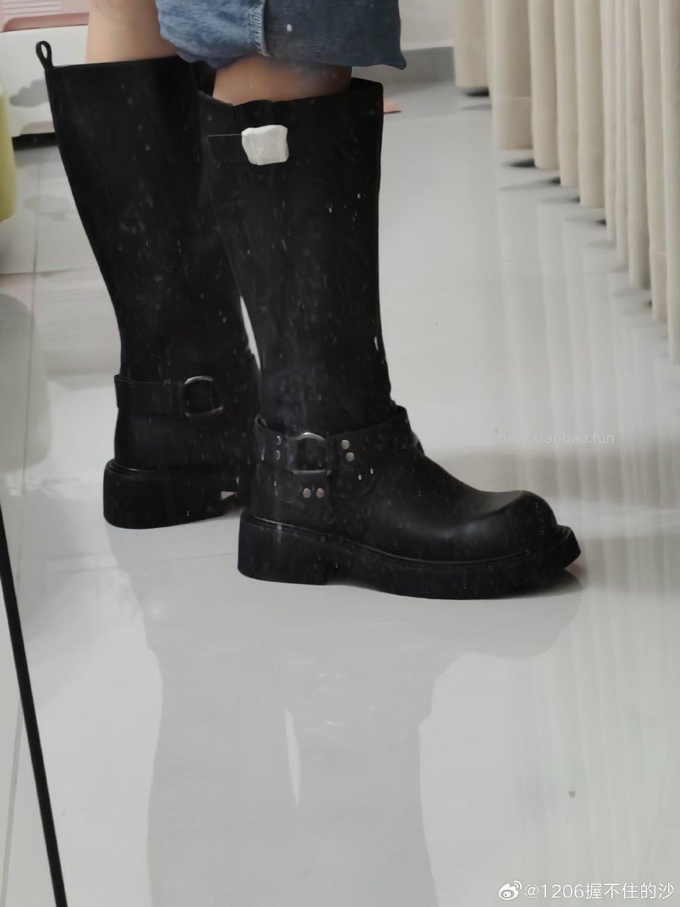 tmy到了丑哭了太难看了不好穿鞋头那里空好多中间那里挤脚穿脱不方便。质量还行。穿着像大头皮鞋 - 线报酷