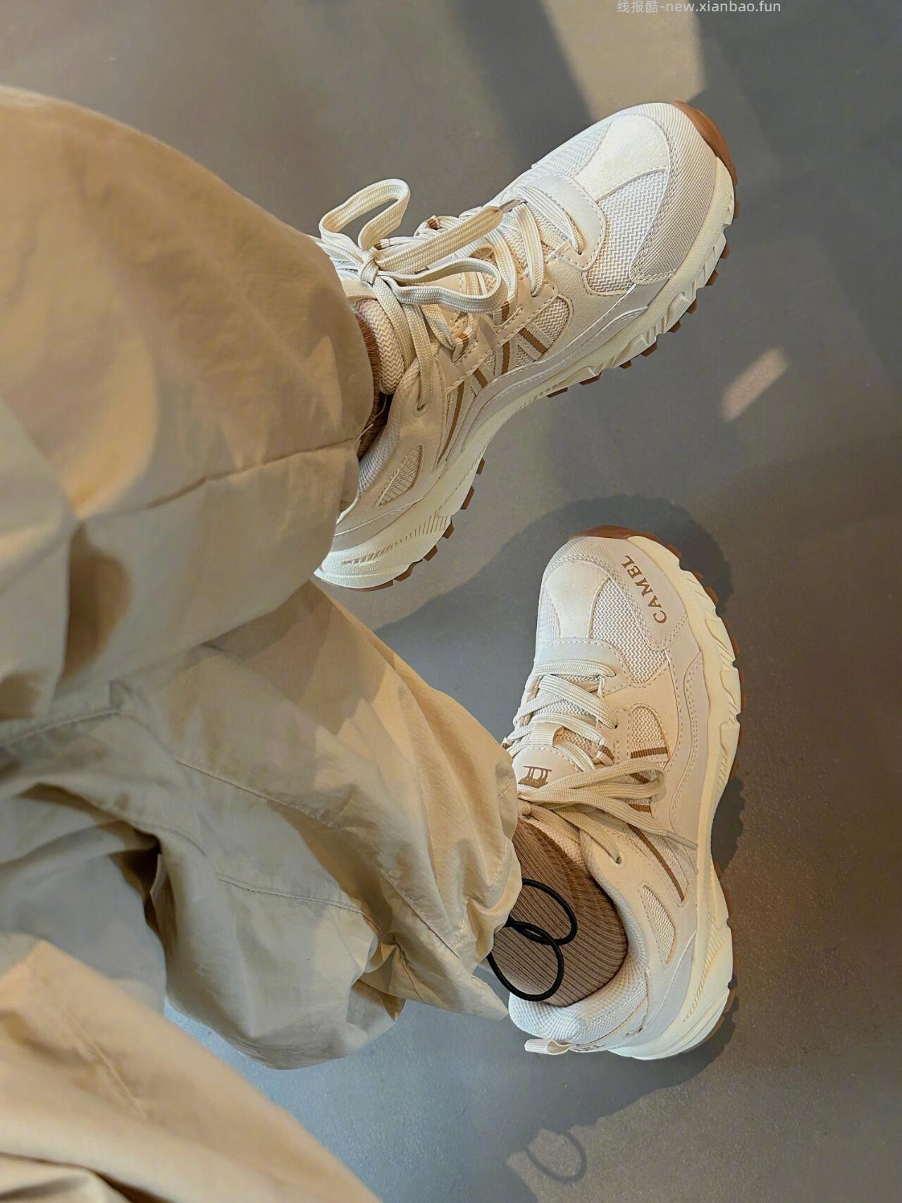 骆驼这双奶昔白登山鞋 有木有看上的 - 线报酷