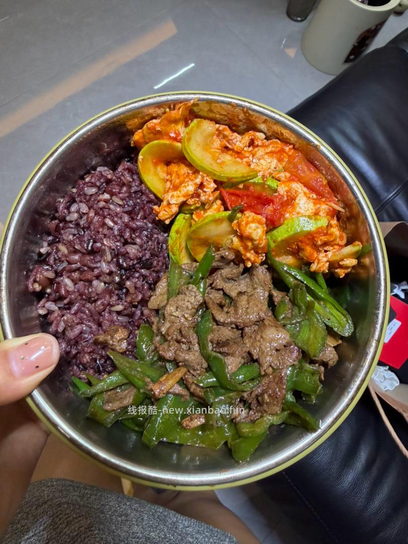 现在不爱吃外卖了 中午没空回家就提前预制好午饭了 笑cry 糙米饭 - 线报酷