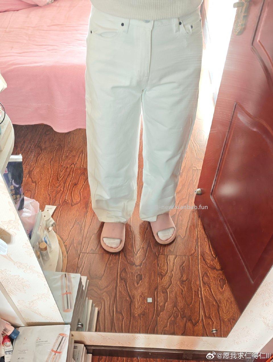 Lily白裤子收到了！感觉按照尺码表买确实是偏小的！但我买大了一码感觉刚刚好。没有异味面料也厚实 - 线报酷