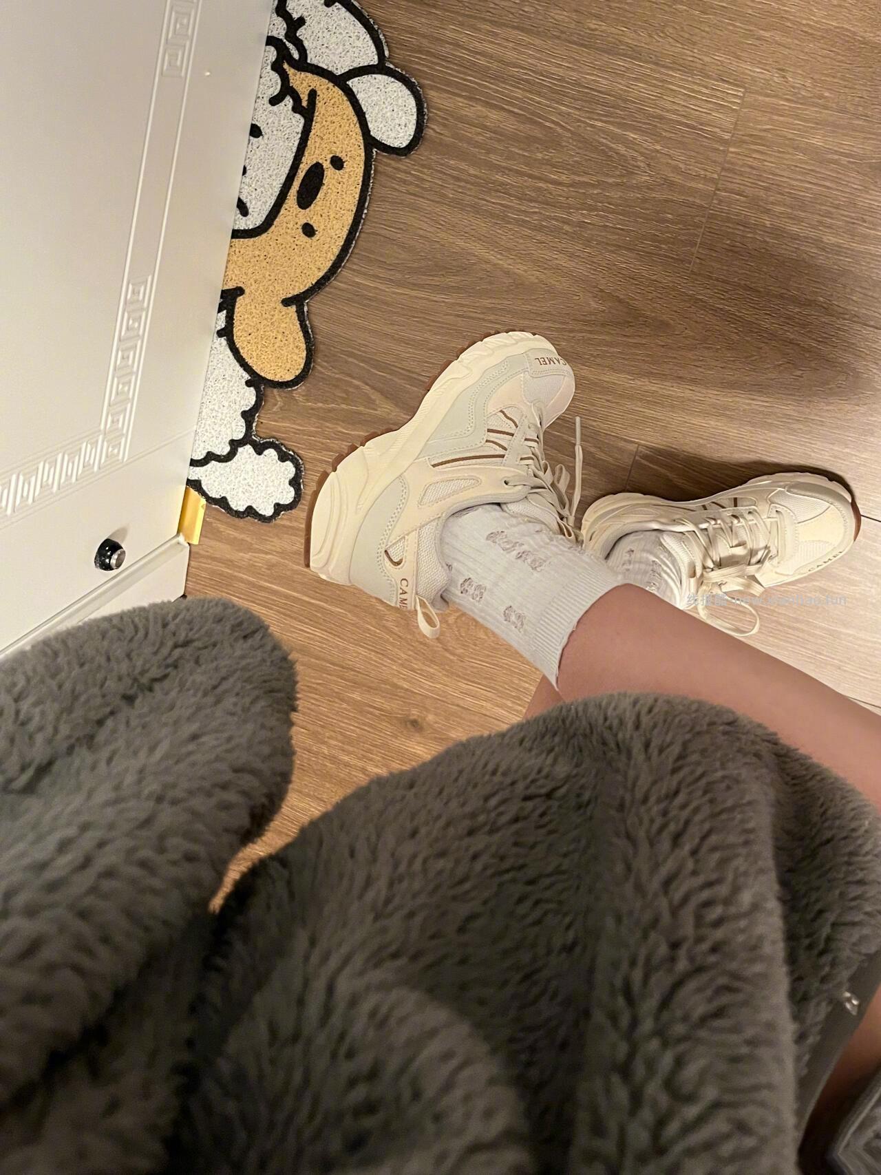 骆驼这双奶昔白登山鞋 有木有看上的 - 线报酷