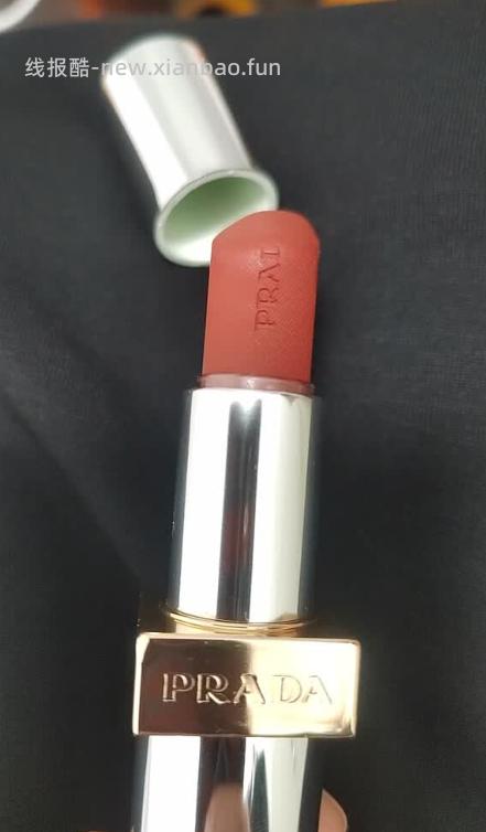 119.00 普拉达PRADA.至色持久轻盈唇膏 B03丑赤棕 - 线报酷