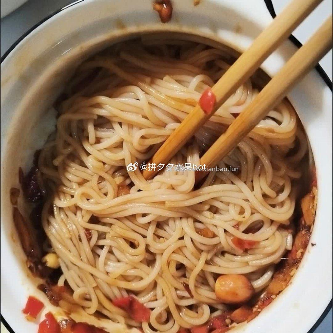 渣渣灰5口味米粉速食 17.9元，渣渣灰南昌拌粉4袋+小龙虾味拌粉*4袋 28.9元 - 线报酷