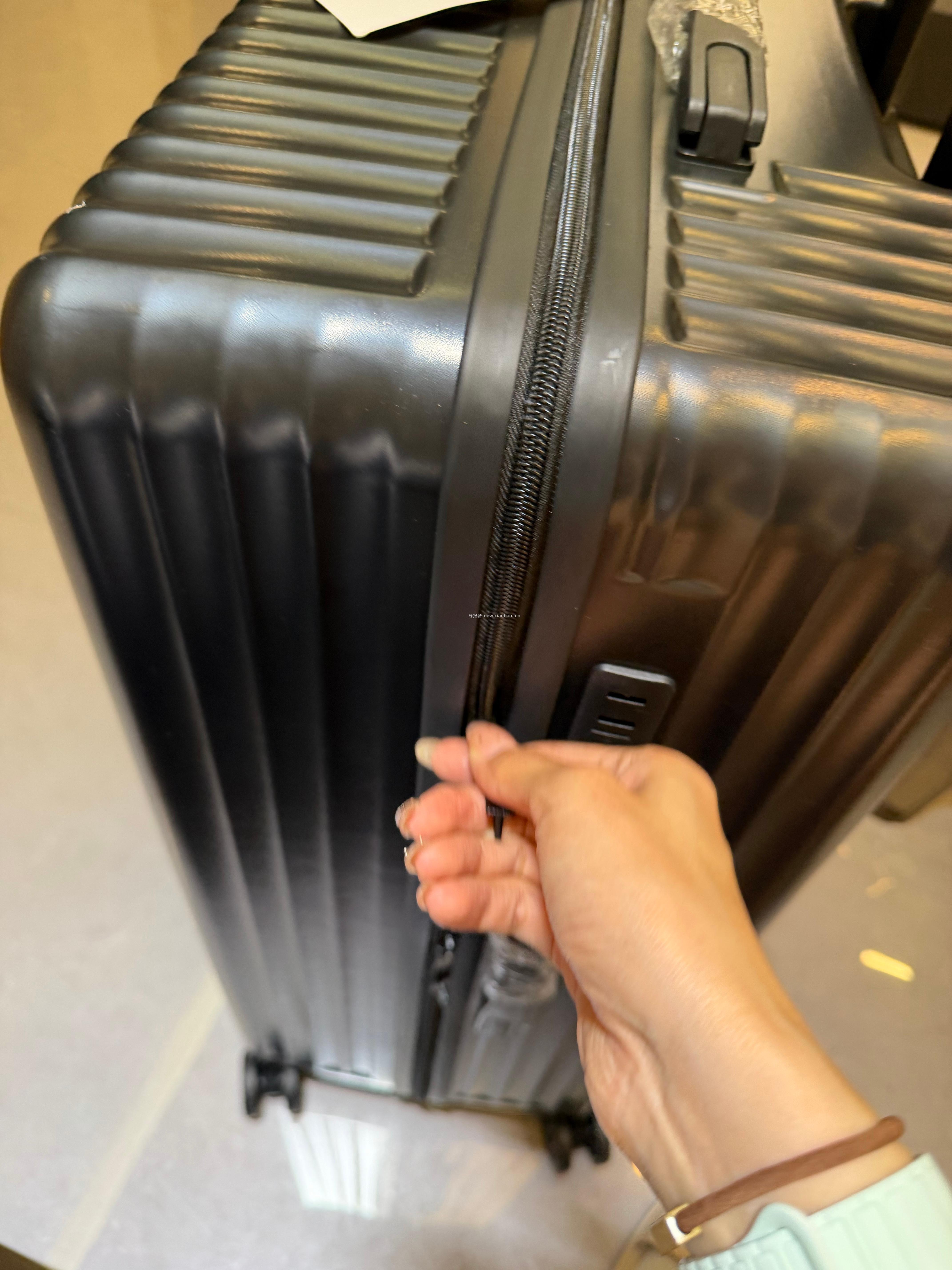 90分28寸行李箱 149元 - 线报酷