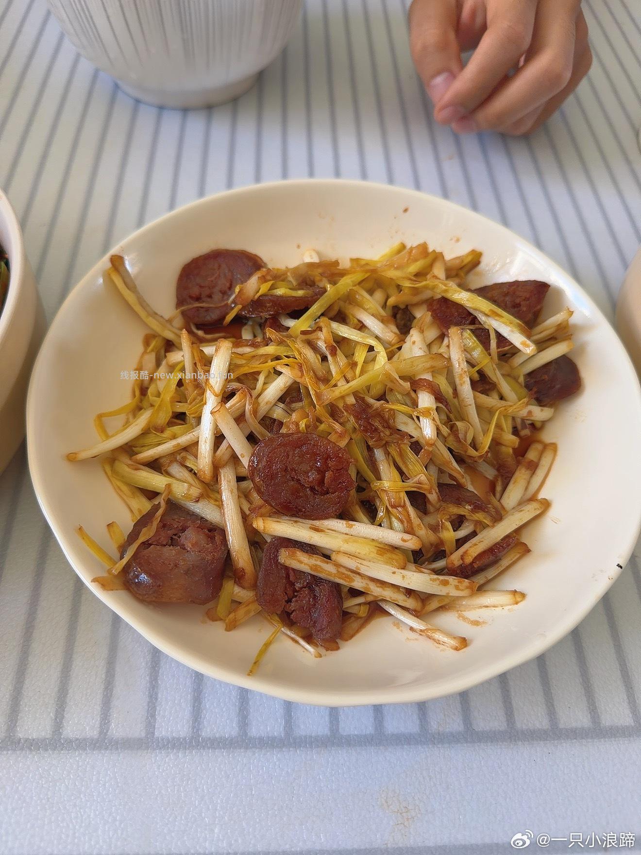 爱做饭的小蹄 网购的蒜苔炒上了 挺嫩 蒜薹炒牛肉 不过我们当地蒜薹也就1块一斤了 - 线报酷
