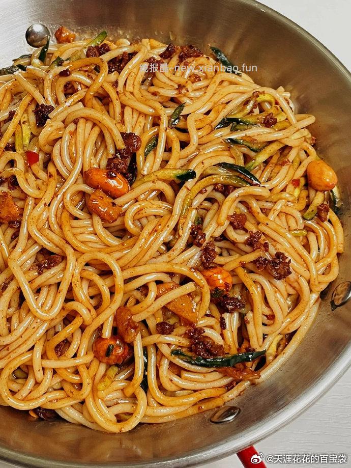 渣渣灰南昌拌粉6盒 26.9元，好吃煮10分钟放配料拌一拌就可以吃啦比很多速食品都简单 29.9元 - 线报酷